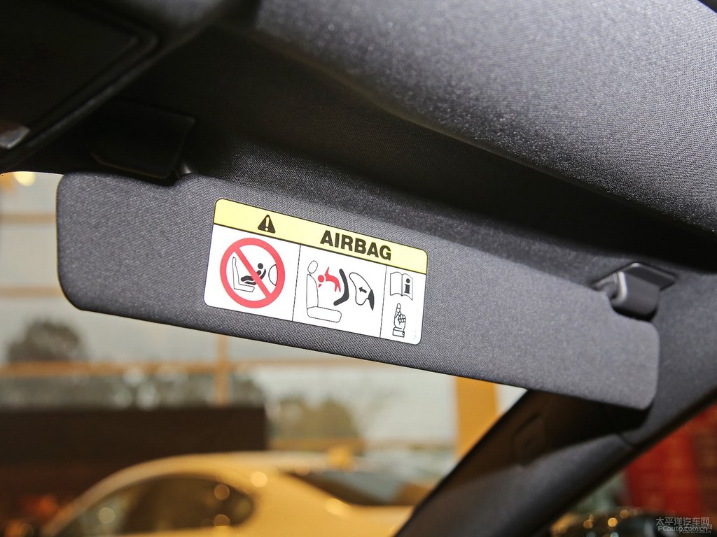 英國(guó)綠捷豹F-TYPE車(chē)廂內(nèi)飾圖片