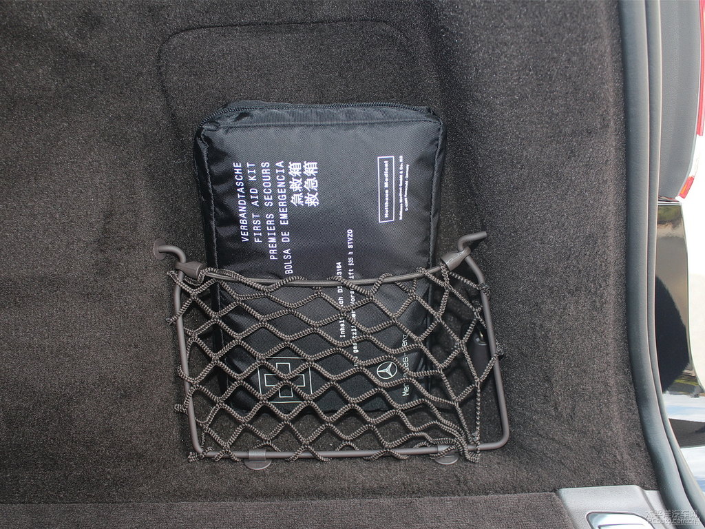 曜巖黑奔馳GLE后備廂空間圖片