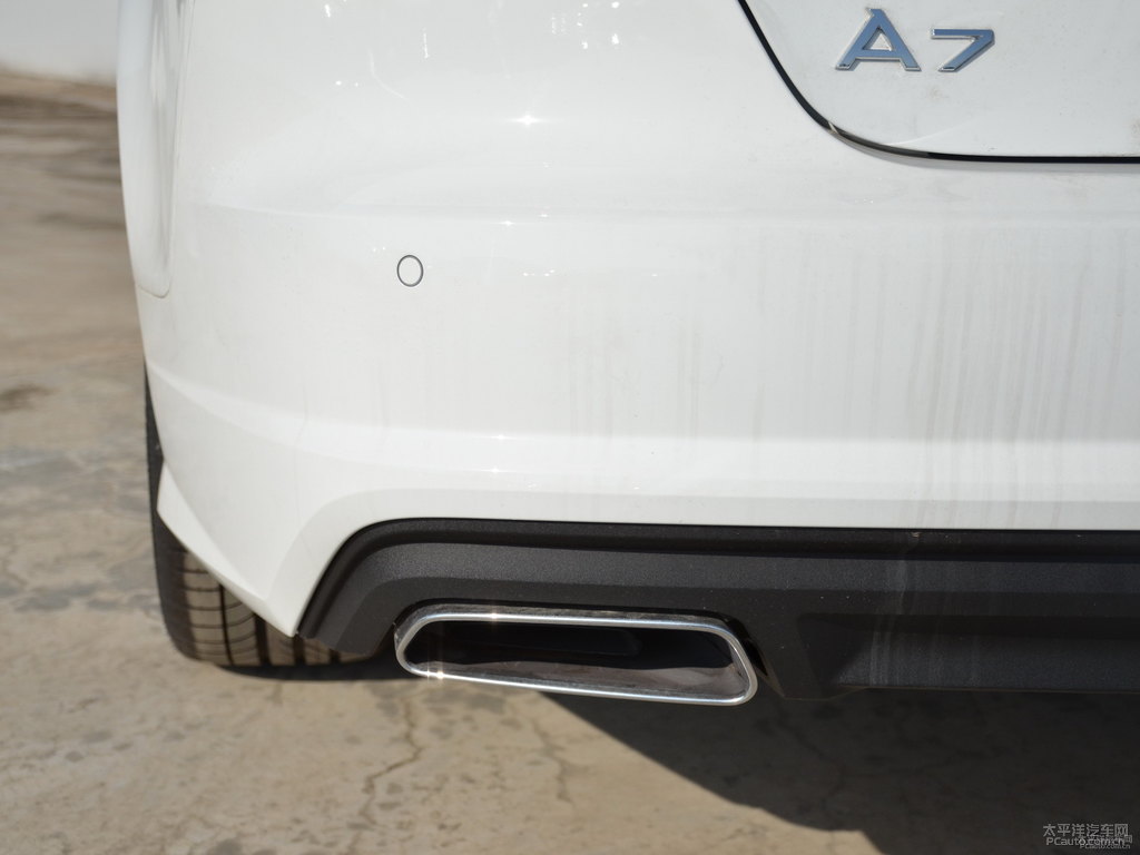 冰川白奧迪A7車尾外觀圖片