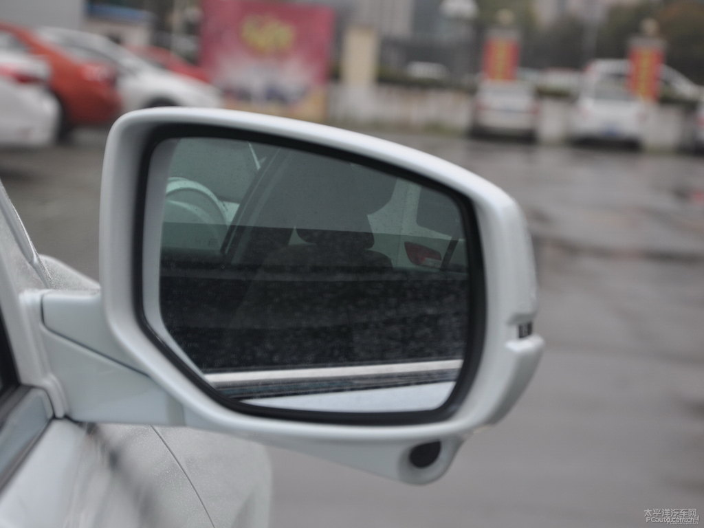珍珠白雅閣車身外觀圖片