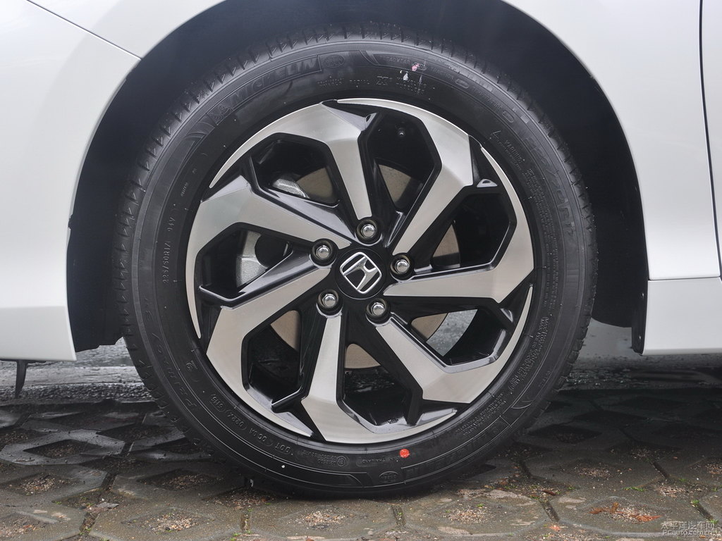 珍珠白雅閣車身外觀圖片
