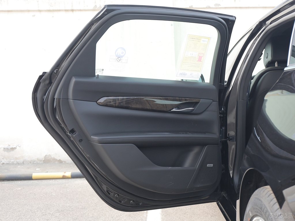 耀黑凱迪拉克CT6車廂內飾圖片