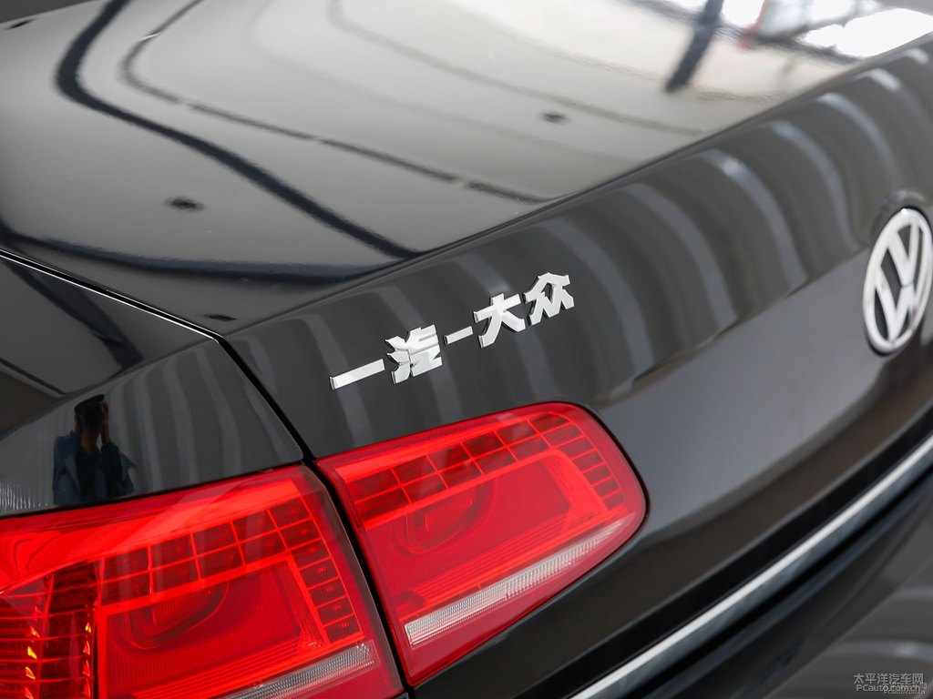 幻影黑邁騰車尾外觀圖片