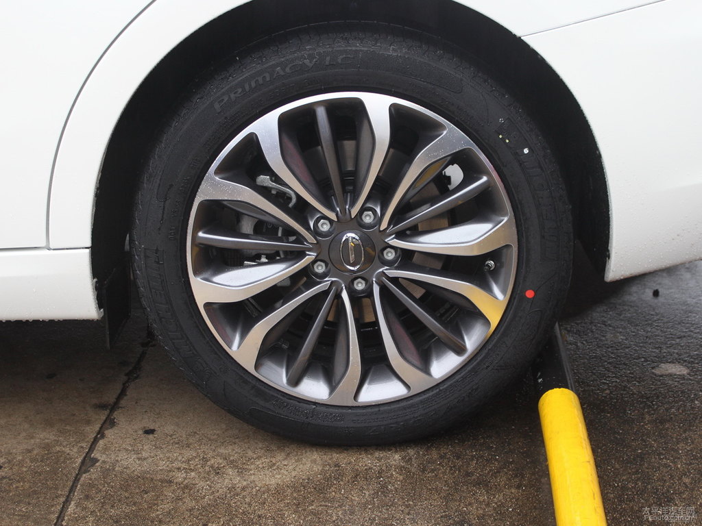 象牙白傳祺GA6車身外觀圖片