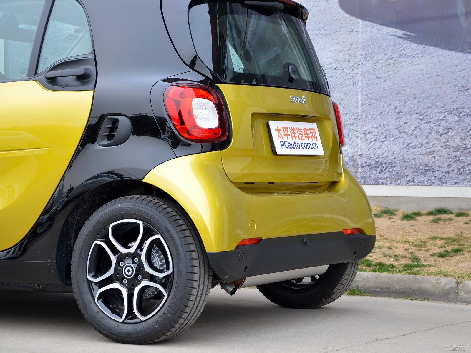 Ssmart fortwo܇β^DƬ