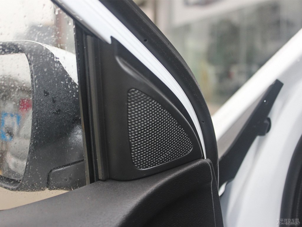 冰晶白遠(yuǎn)景車廂內(nèi)飾圖片