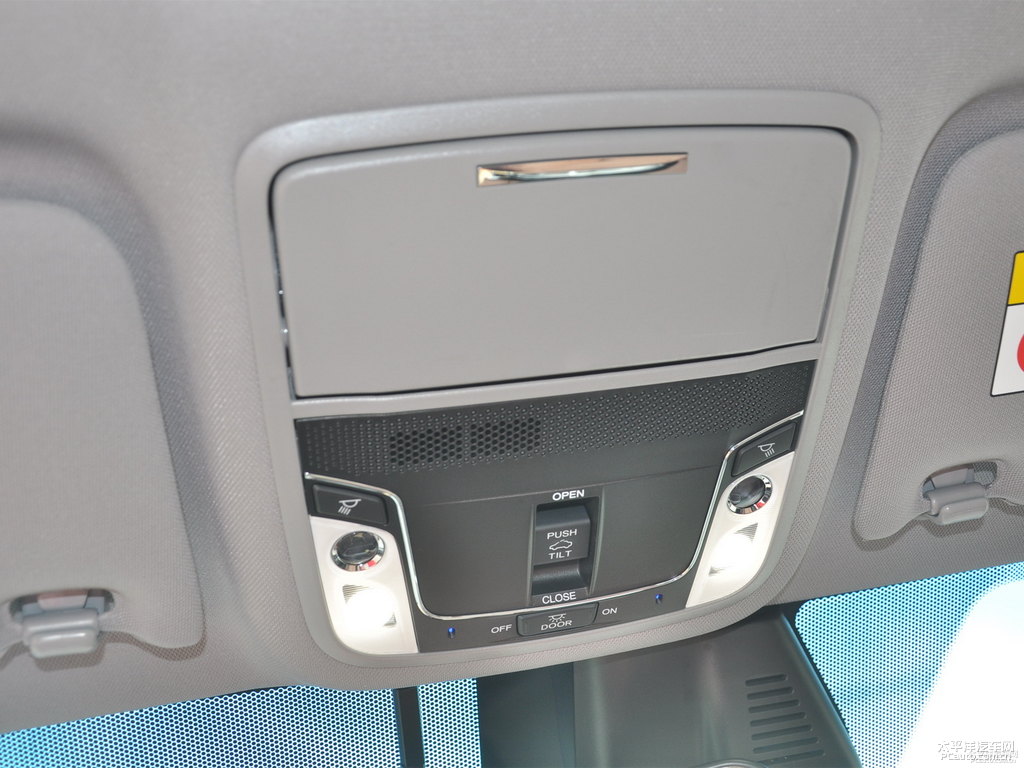 珍珠白雅閣車廂內飾圖片