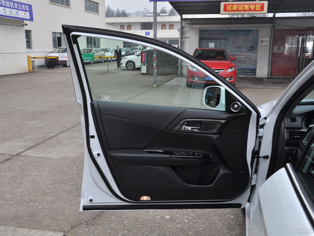 珍珠白雅閣車廂內(nèi)飾圖片