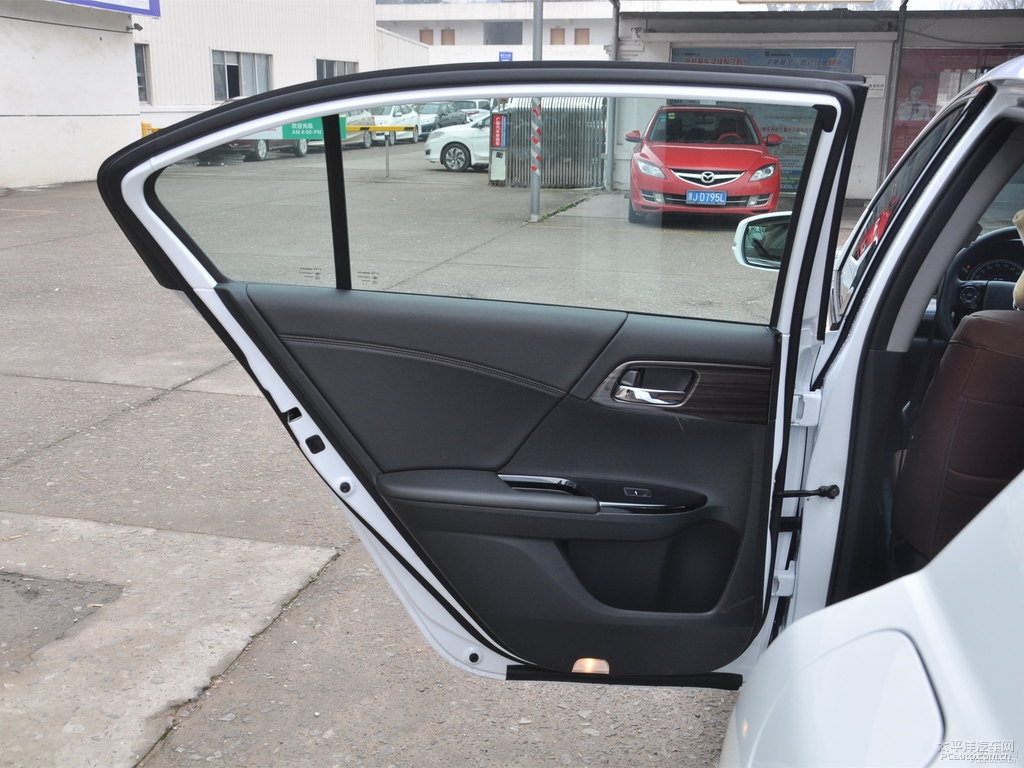 珍珠白雅閣車廂內(nèi)飾圖片