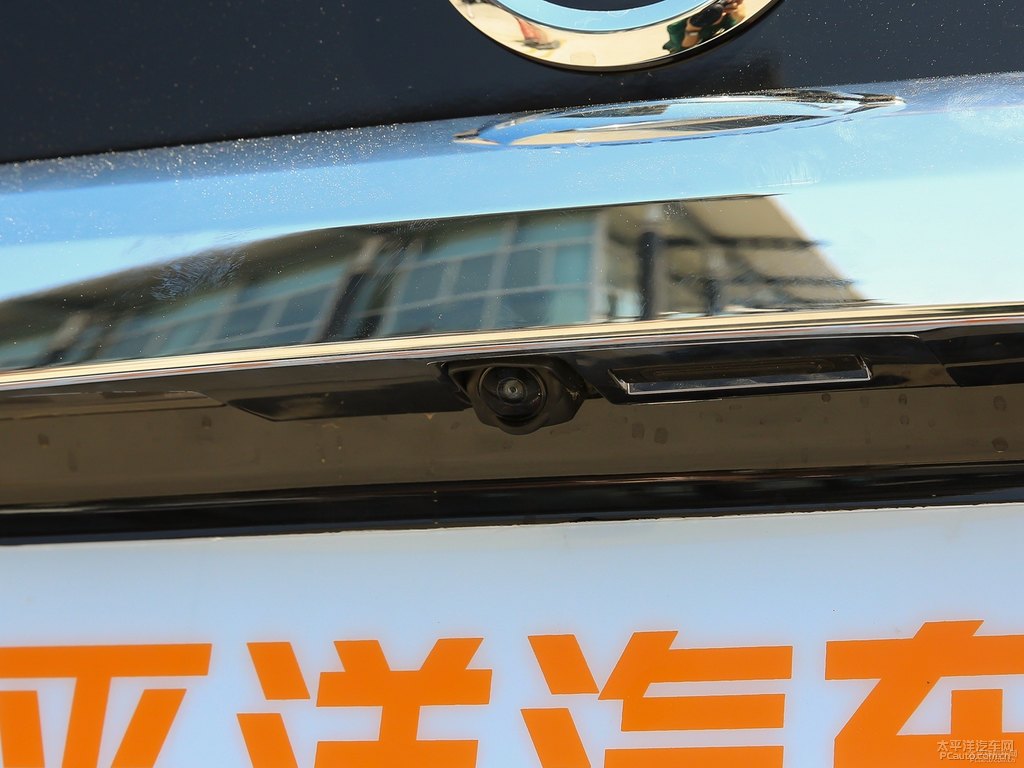 碧玉黑天籟車尾外觀圖片