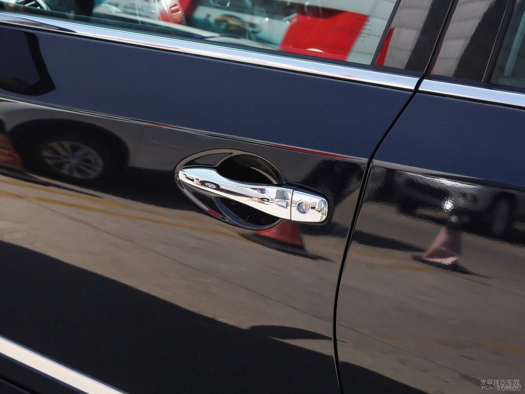 碧玉黑天籟車身外觀圖片