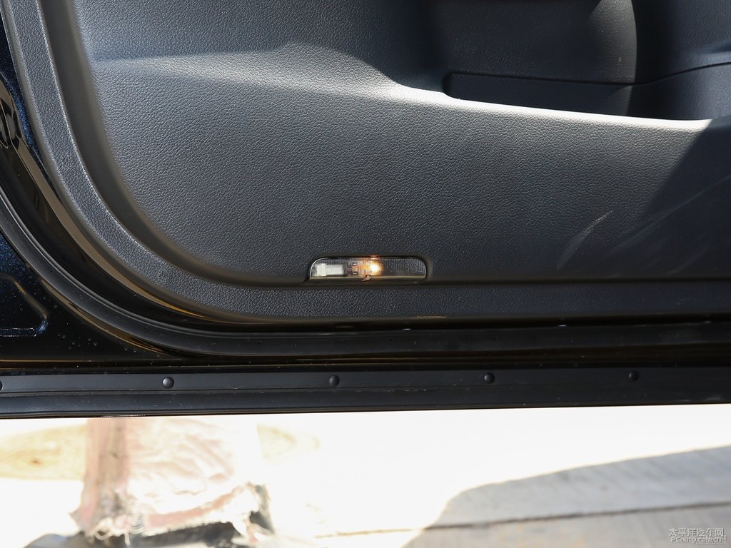碧玉黑天籟車廂內(nèi)飾圖片