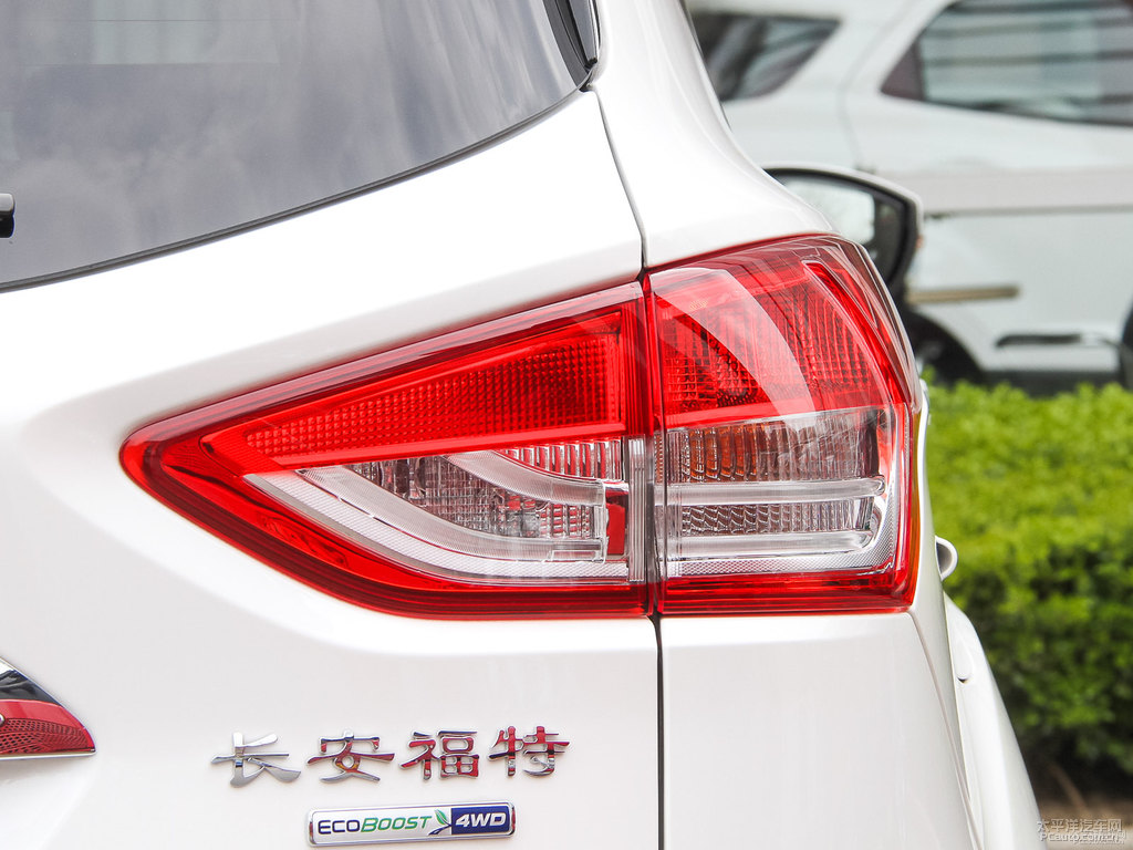 珍珠白翼虎車尾外觀圖片