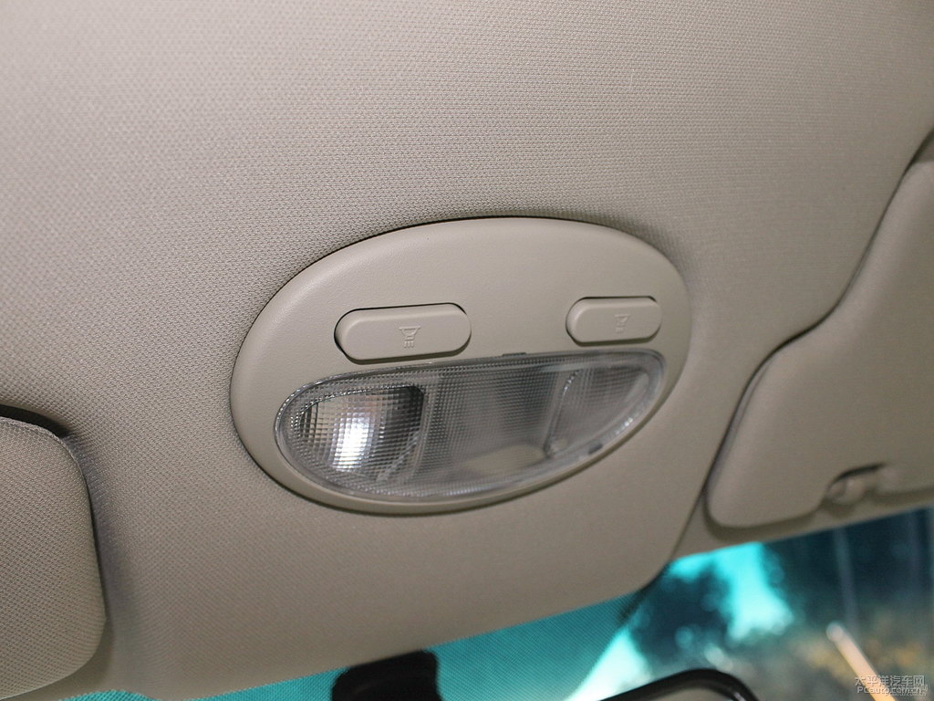 香檳金凱越車廂內(nèi)飾圖片