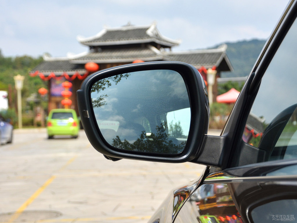 紫銅棕博越車身外觀圖片