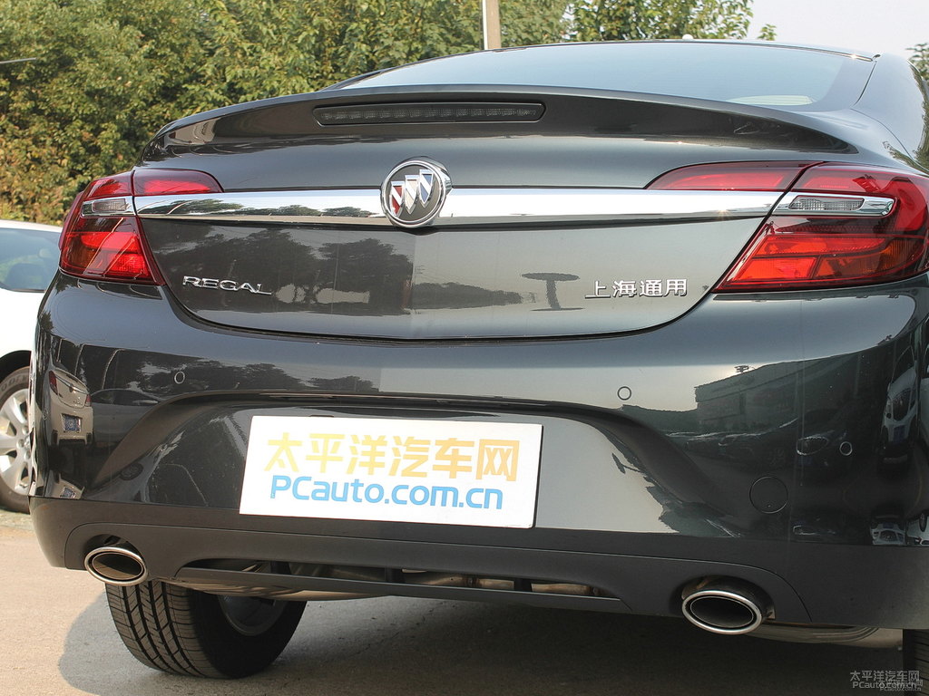 流銀君威車尾外觀圖片