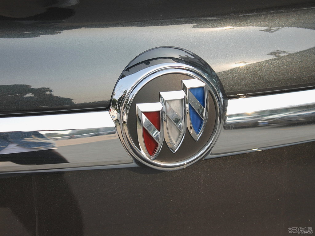 流銀君威車尾外觀圖片