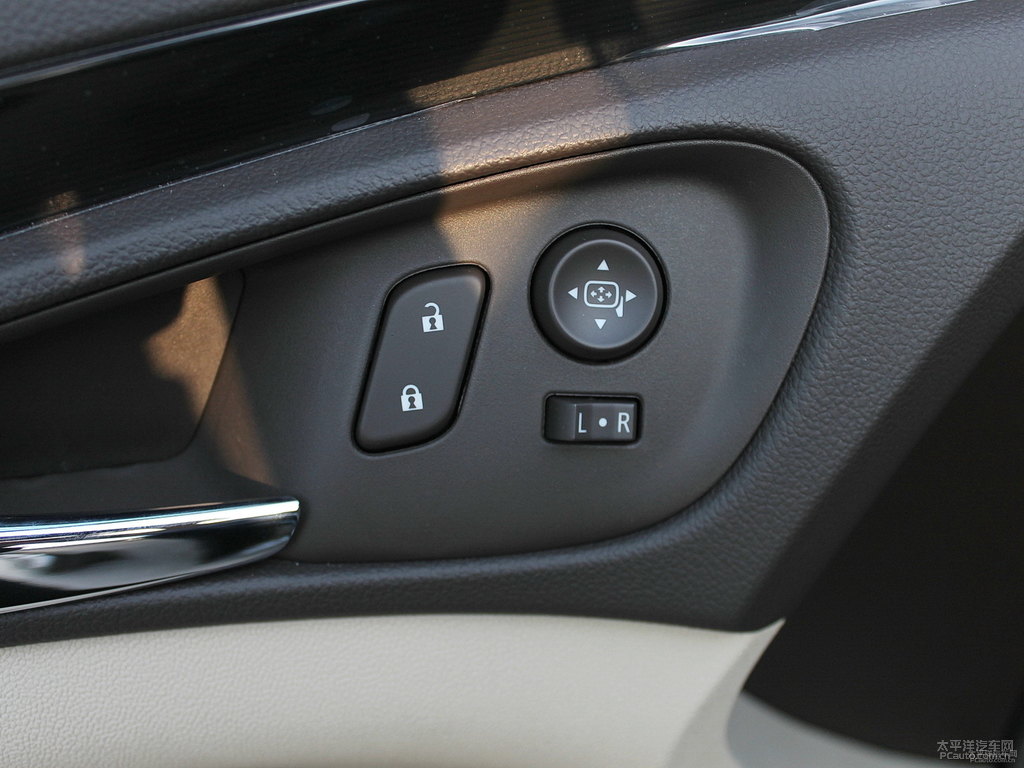 流銀君威車廂內(nèi)飾圖片