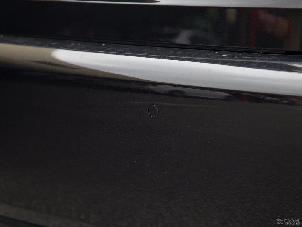 黑色雷克薩斯LS車尾外觀圖片