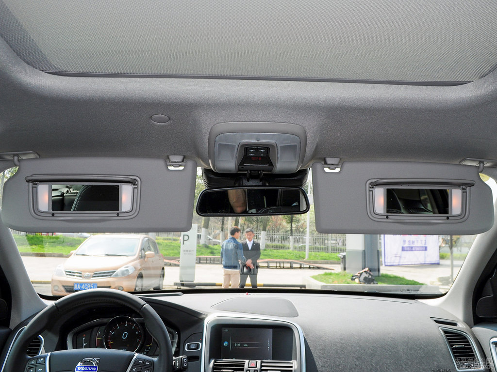 弗拉明戈紅沃爾沃XC60車廂內(nèi)飾圖片