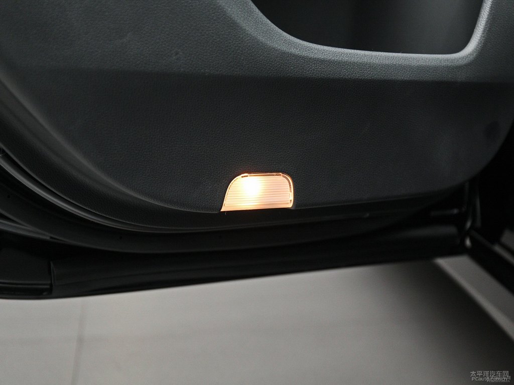 奧夫特黑雅閣車廂內(nèi)飾圖片