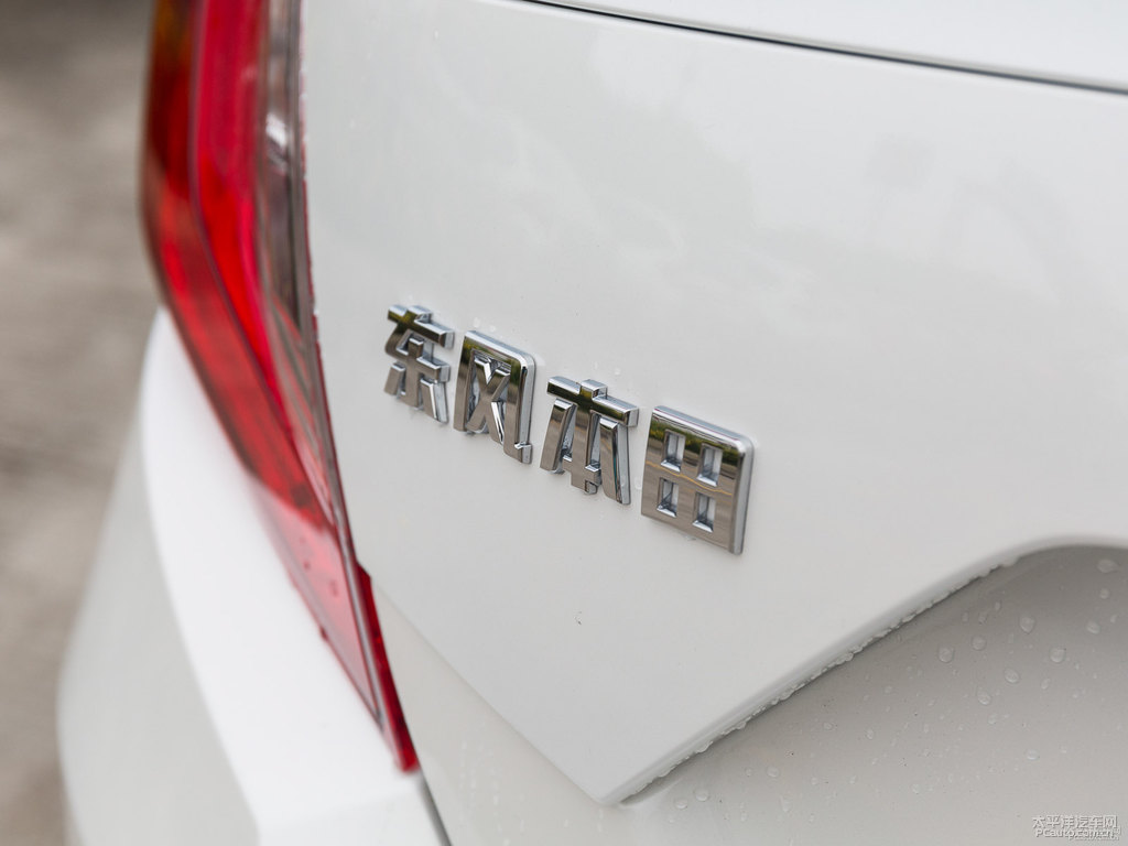 珍珠白思域車尾外觀圖片