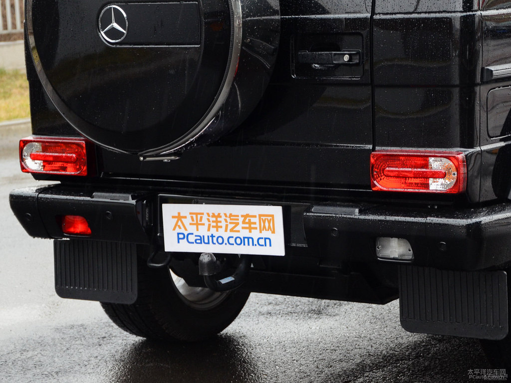 曜巖黑奔馳G級(jí)車尾外觀圖片