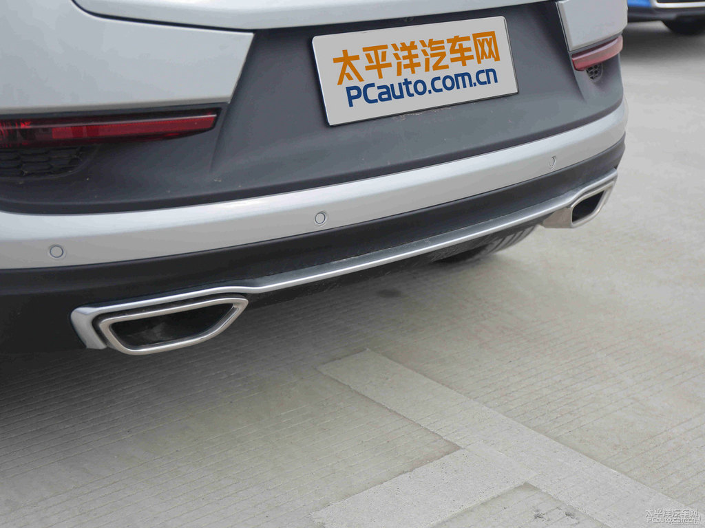 珍珠銀帝豪GS車尾外觀圖片