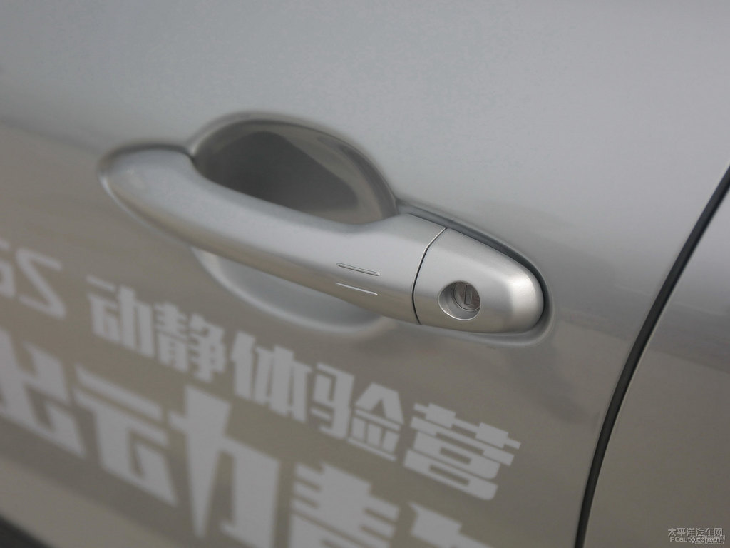 珍珠銀帝豪GS車身外觀圖片