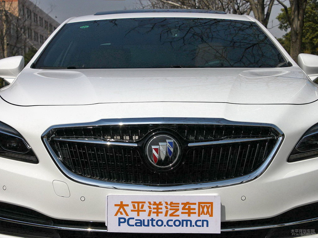 象牙白君越車頭外觀圖片