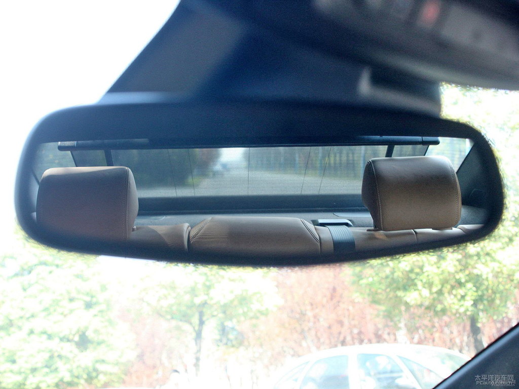 象牙白君越車廂內(nèi)飾圖片