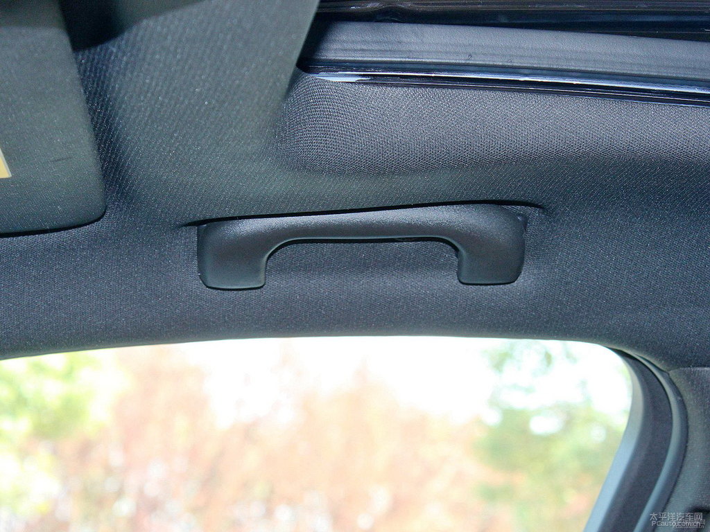 象牙白君越車(chē)廂內(nèi)飾圖片