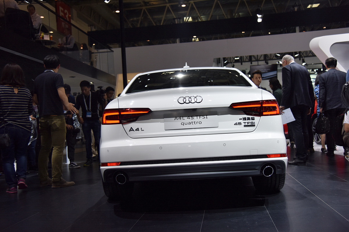 奧迪A4L車展高清大圖