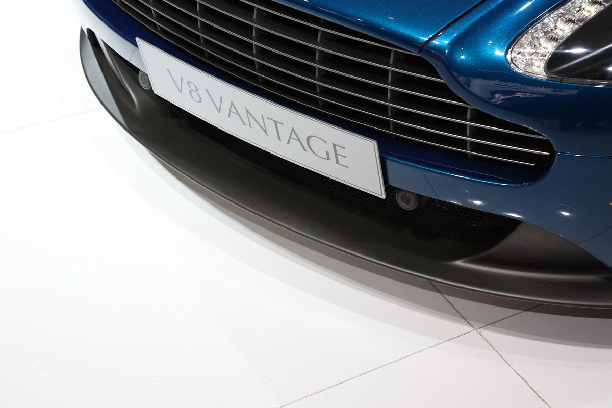 V8 VantageDƬ