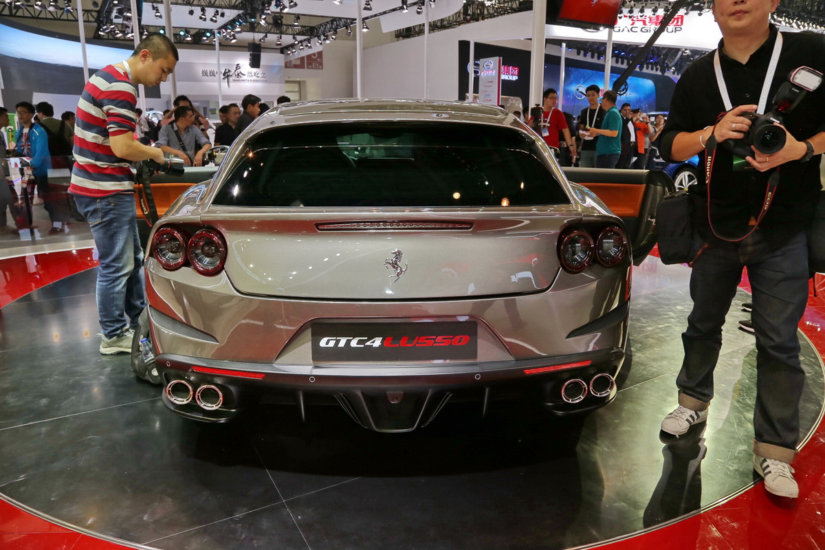 法拉利GTC4Lusso車展高清大圖