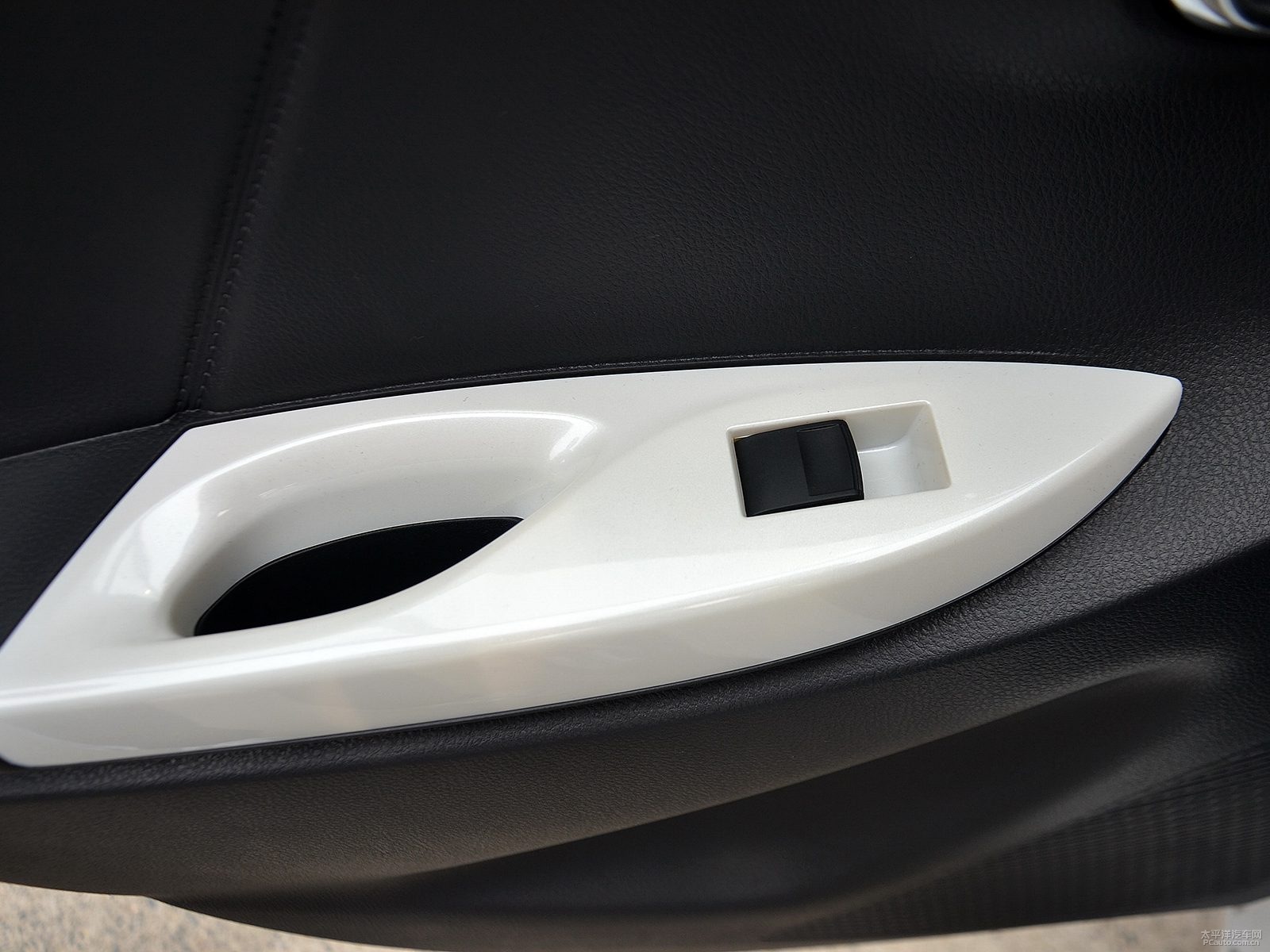 YARiS L 致炫空間高清大圖