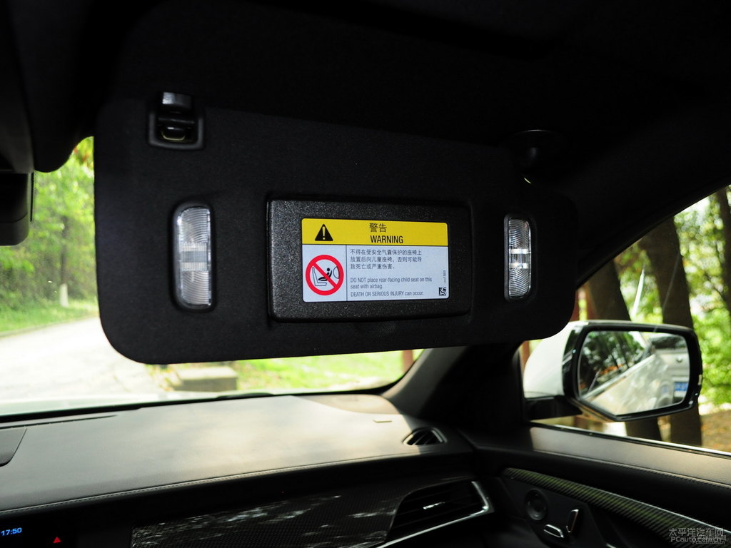鉆白凱迪拉克CT6車廂內(nèi)飾圖片