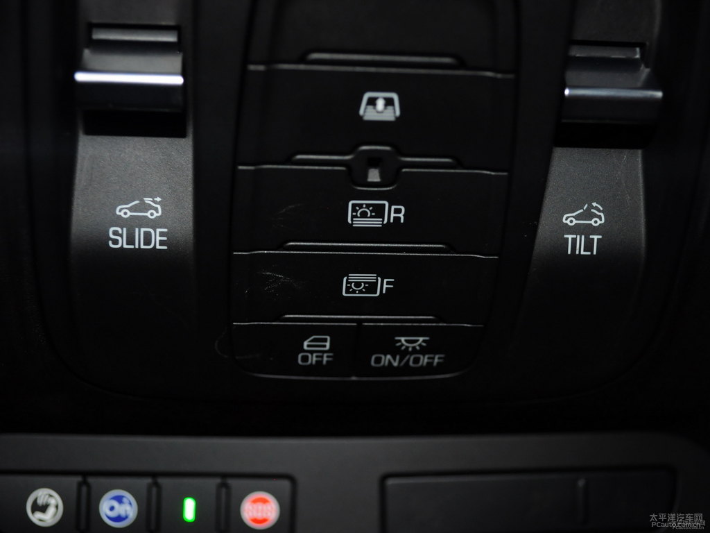 鉆白凱迪拉克CT6車(chē)廂內(nèi)飾圖片