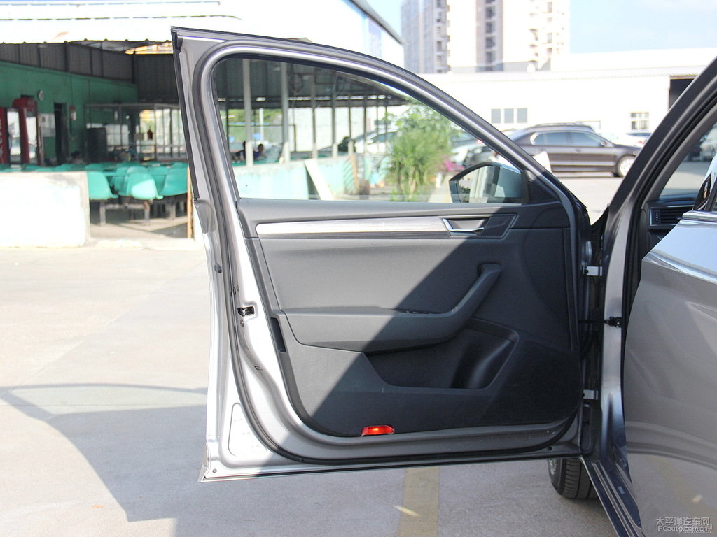 圣象灰速派車廂內(nèi)飾圖片