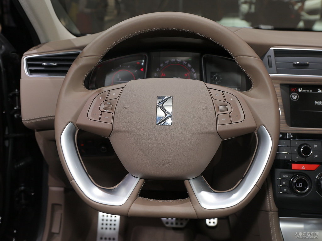 DS 5LS內(nèi)飾高清大圖