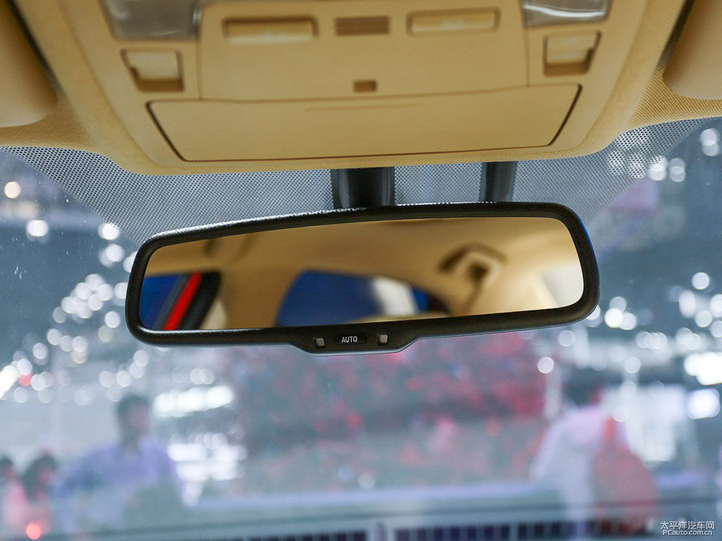 紅云母色卡羅拉車廂內(nèi)飾圖片