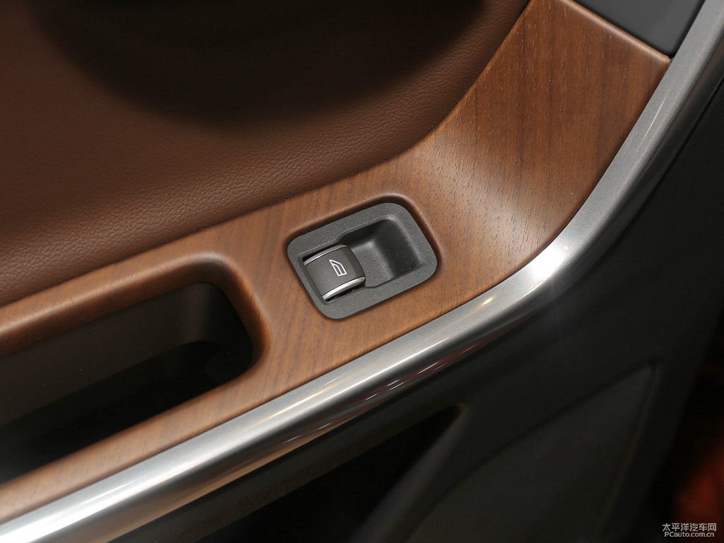 醇咖色沃爾沃XC60車廂內(nèi)飾圖片