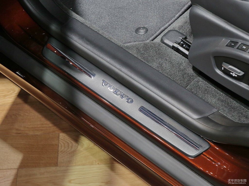 醇咖色沃爾沃XC60車廂內(nèi)飾圖片