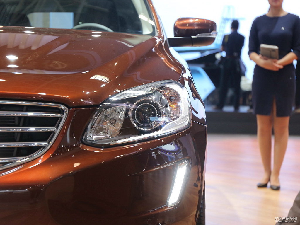醇咖色沃爾沃XC60車頭外觀圖片