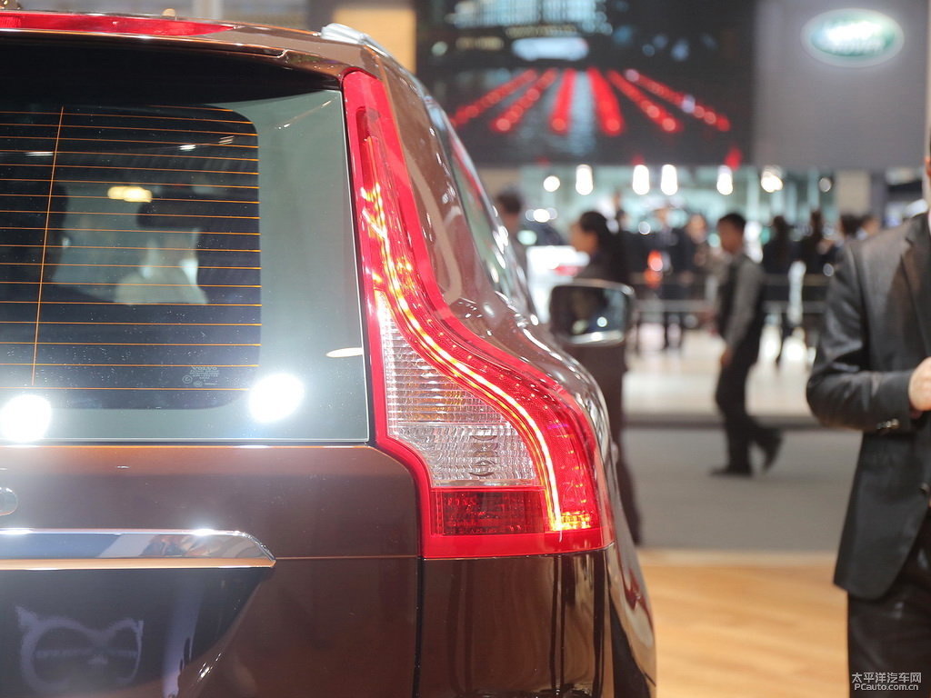 醇咖色沃爾沃XC60車尾外觀圖片