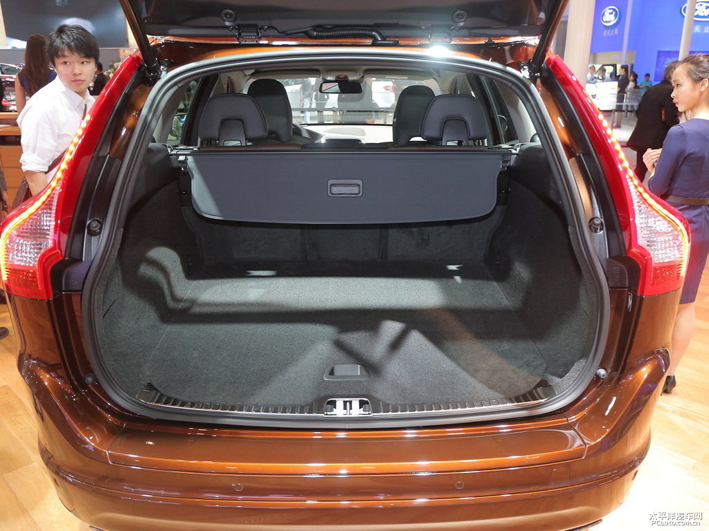 醇咖色沃爾沃XC60后備廂空間圖片