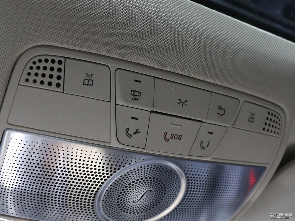 北極白奔馳E級車廂內(nèi)飾圖片