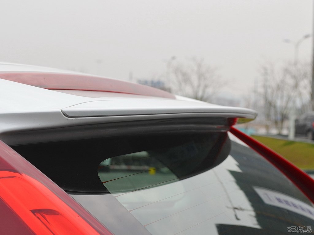 冰雪白沃爾沃XC60車尾外觀圖片