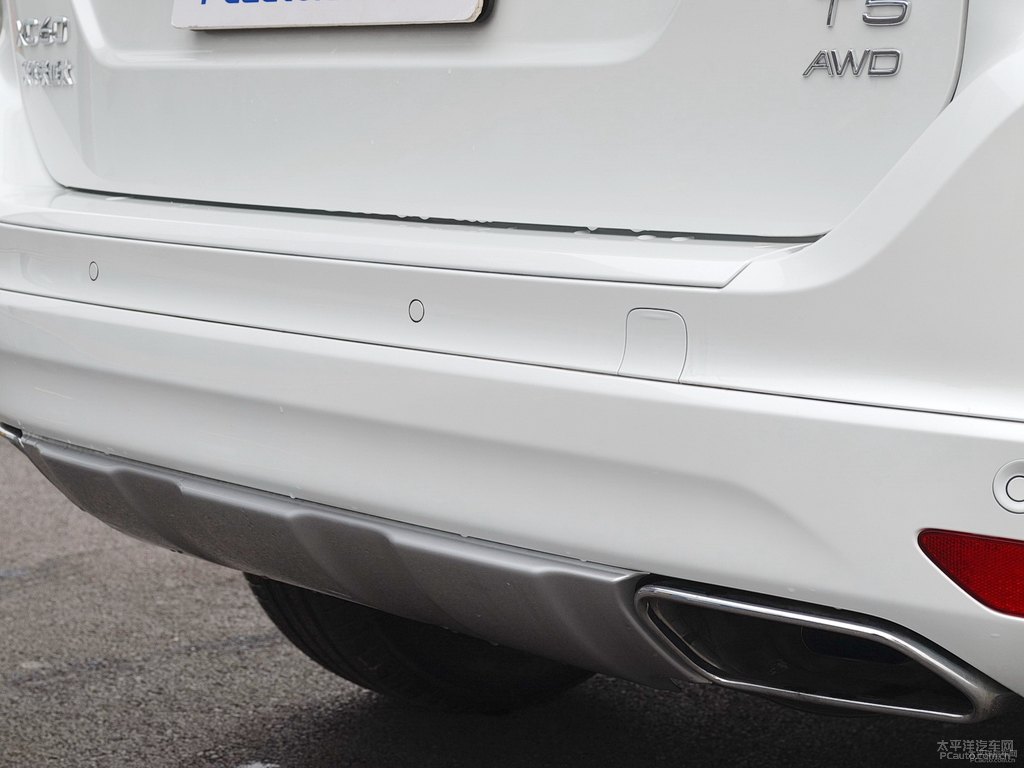 冰雪白沃爾沃XC60車尾外觀圖片