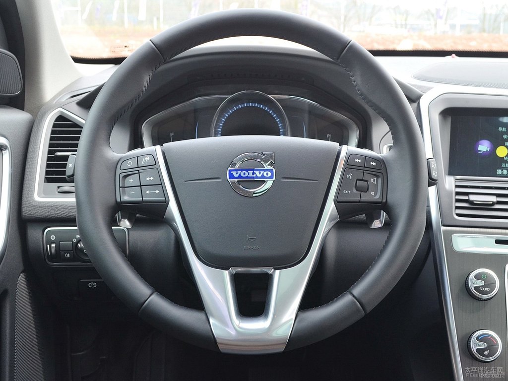 冰雪白沃爾沃XC60中控內(nèi)飾圖片